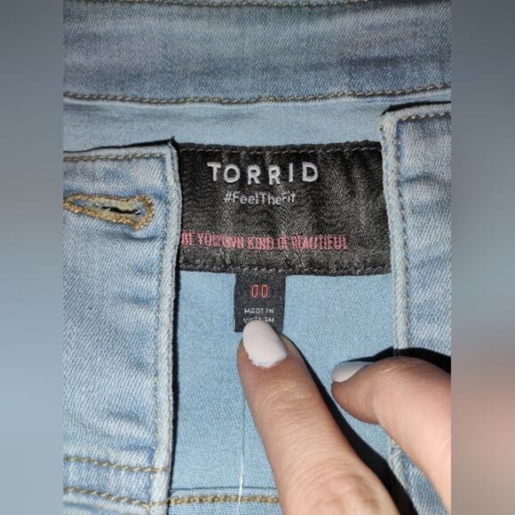 Torrid NWT Collarless Cropped Denim Jacket Size M/L - Picture 6 of 7